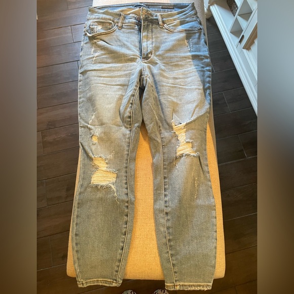 Judy Blue 14W Control Top Skinny Fit Distressed Jeans. - Picture 2 of 2